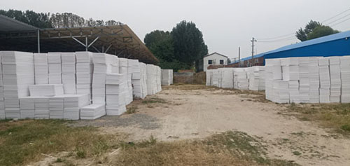  如何對(duì)擠塑板進(jìn)行現(xiàn)場(chǎng)的施工操作呢？