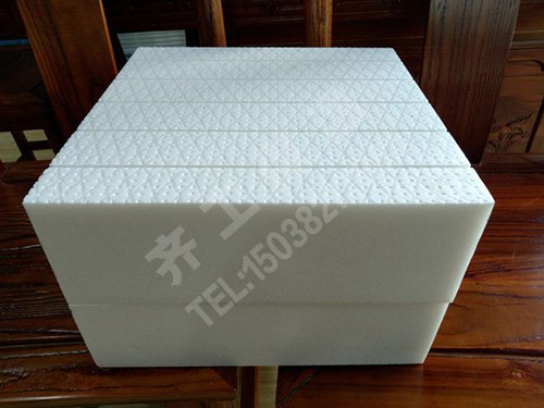 擠塑板開(kāi)孔外墻外側(cè)模板